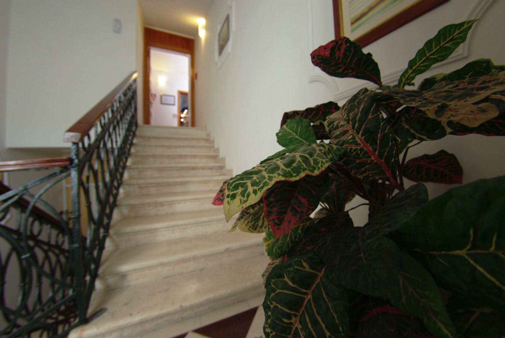 Heritage Hotel Vila Sikaa Trogir Luaran gambar